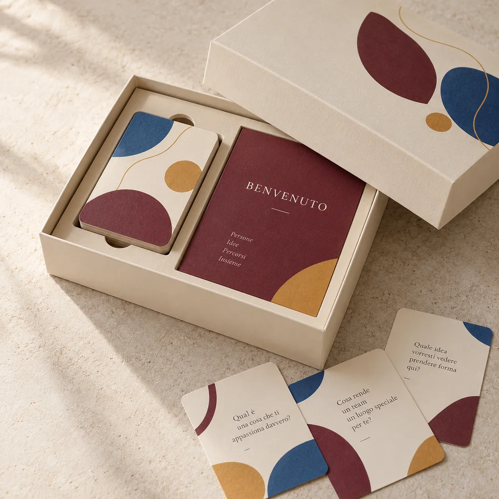 Kit di benvenuto aziendale con gioco — visualizzazione illustrativa della configurazione su misura